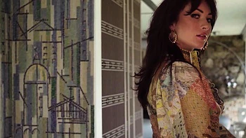 Pale skinned MILF reveals her hairy cunt