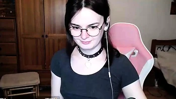 Amateur Webcam Teen Flashes Masturbates