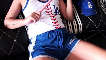 Thai teen flashes her pussy to seduce BF