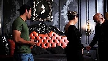 SHE GOT FUCKED BY THE PHOTOGRAPHER . Malena Doll