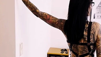 German amateur dominatrix meets a slave for userdate