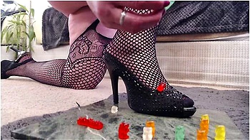 V216 Giantess By Gummy Bears But She Eats And Squishes Them All