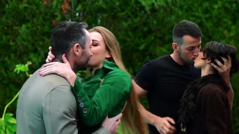 The well-hidden secret of Rose and David - Jacquie et Michel TV