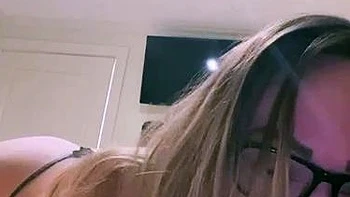 amateur blonde solo webcam