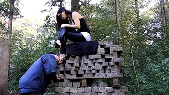 Lesbians hardcore licking pussies