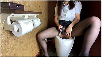 [squirting] Career Woman Who Feels Refreshed In The Bathroom During Work
