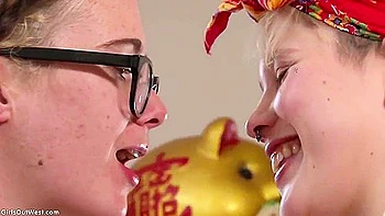 Pepper And Rosie - Xmas Lunch Lesbian Fisting