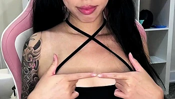 Japanese teen hikaru momose toys pussy solo