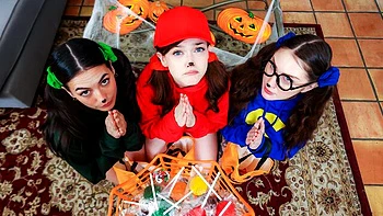 Aesthetic dick-riding with hot brunettes Jade Valentine and Bella Blu