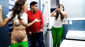 FFM in the bedroom with long-legged Selina Bentz and Justine Jakobs