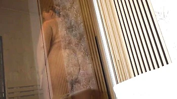 Chubby hottie Jennifer Wett nicely play with her wet snatch