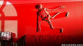 Alanah Rae and Nikki Sexx are enjoying intensive anal pound