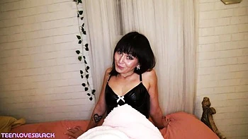 Teen Loves Black - squirting clip