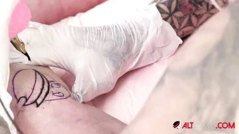 Conquering Darcy Diamond - tattooed women smut - AltErotic