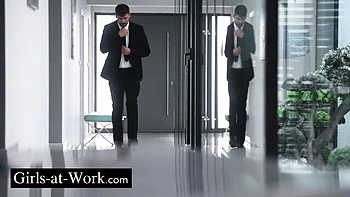 Sneaky Carollina Cherry at blowjob video