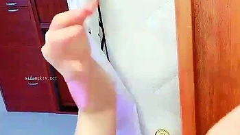 Omege japanese girl with big boobs on cams