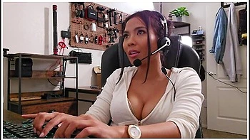 Asian Customer Service Representative Gets Facial - Jada Kai And Jackie Knight