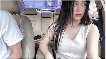 台灣uber載到淫蕩子在車上無套幹她再口爆uber Driver Meet A Horny Girl Fuck Her Without Condom & Cum In Mouth
