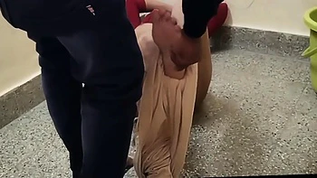 Ghar Ke Do Naukro Ne Kam Karte Waqt Malik Ke Bedroom Kiu Chudai Hindi Audio Me Porn