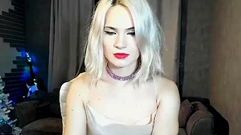 CLOSE UP OF TEENS PARADISE