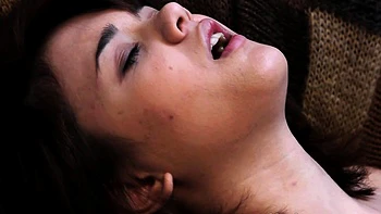 Cute teen fingers herself