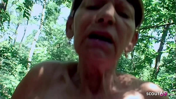 81 Jahre alte Oma mit dem Handy vom Stief Enkel beim Skandel Sex gefilmt