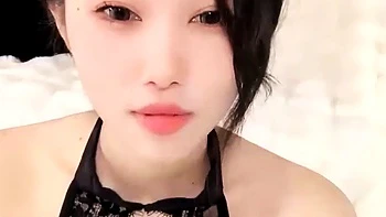 Japanese office babe Anna Yumisaki masturbates