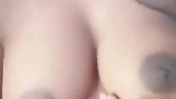 Hot Girl Massages Her Boots With Thuk