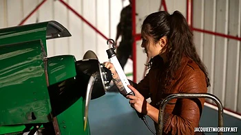 Prisoner forced to accept the advances of his abductor - Jacquie et Michel TV