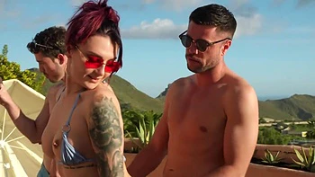 Cassy crosses paths with Ricky - Jacquie et Michel TV