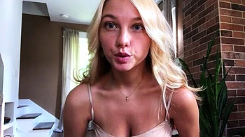 Amateur blonde babe masturbates on cam