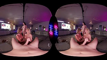 French Ava's First time in VR