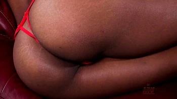 Ingenious Ivy and Pleasure's spreading ass scene