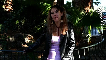 Alice, 35, very sassy webaster ... - Jacquie et Michel TV