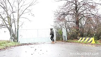 Beautiful Naomi Bennet at long hair clip