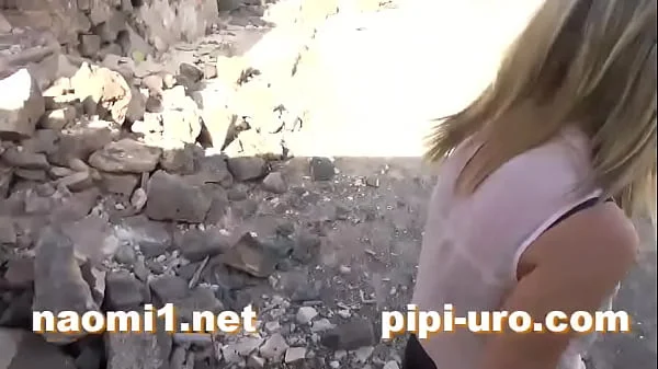 pissing couple Naomi and Nico