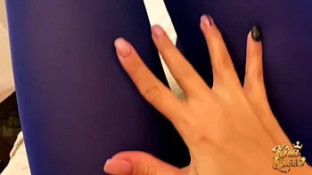 Kira Queen Gushes Juices While Fucking Her Tight Ass!