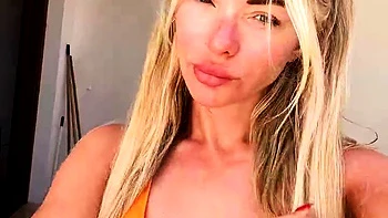 Big boob brunette masturbates on webcam