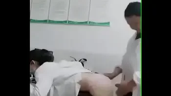 情欲急诊室 小护士被医生的大鸡巴磨蹭到逼逼超痒~医生快~病人还在外面等啊！