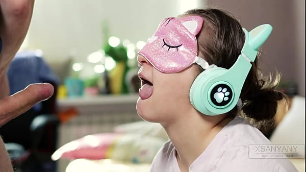 ICE CREAM TASTE GAME with big cheat on 18 year old blindfolded girl's best friend -XSanyAny