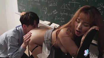 Luring girl's kissing movie