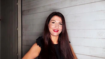 Lena, 25, has a sparkling sexuality! - Jacquie et Michel TV