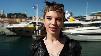 May, 34, her dreams seem very real... - Jacquie et Michel TV