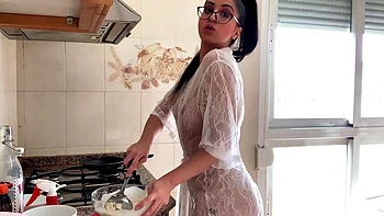 Big booty girl opens her ass and pussy in solo