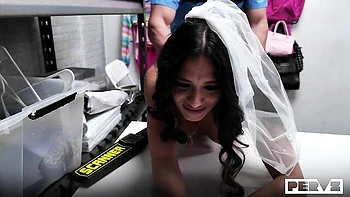 Shoplifter with round ass Luxe La Fox drilled in the doggy style