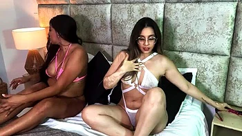 Lesbian Roommates and Co-Workers First Time Encounter - Sussy Love & Melani Rincon Amateur HD