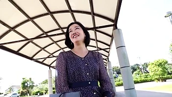 四十路美人妻がとろける舌技の濃厚キスとむしゃぶりつくネットリフェラ