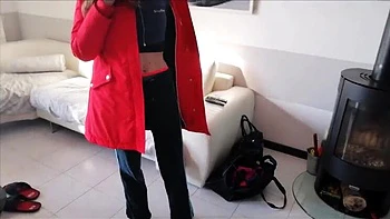 Yvonne Makes Him Cum After Gym With Her Sweaty Feet Handjob