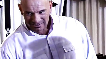 Tempting queen's amateur smut