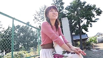 美人妻がパンティ越しのオマンコ愛撫とクンニで快楽にとろける